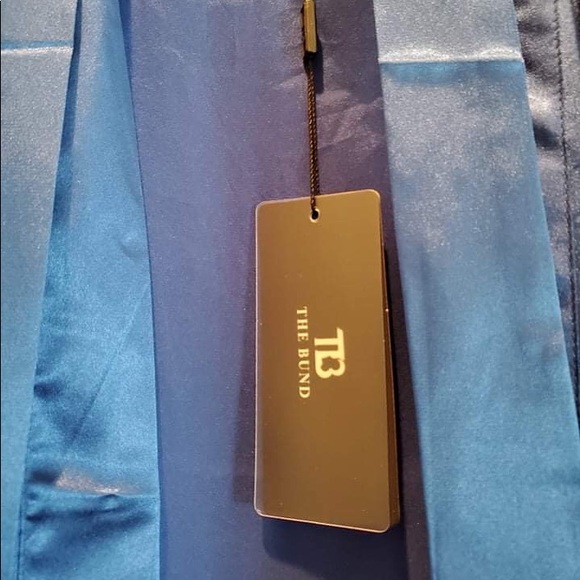 Silk robe - Picture 3 of 5